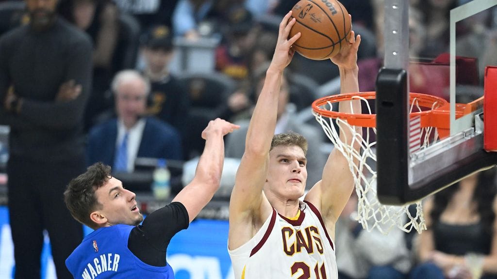 Lauri Markkanen pelasi Philadelphiaa vastaan joukkueensa isoimmat minuutit. Arkistokuva.