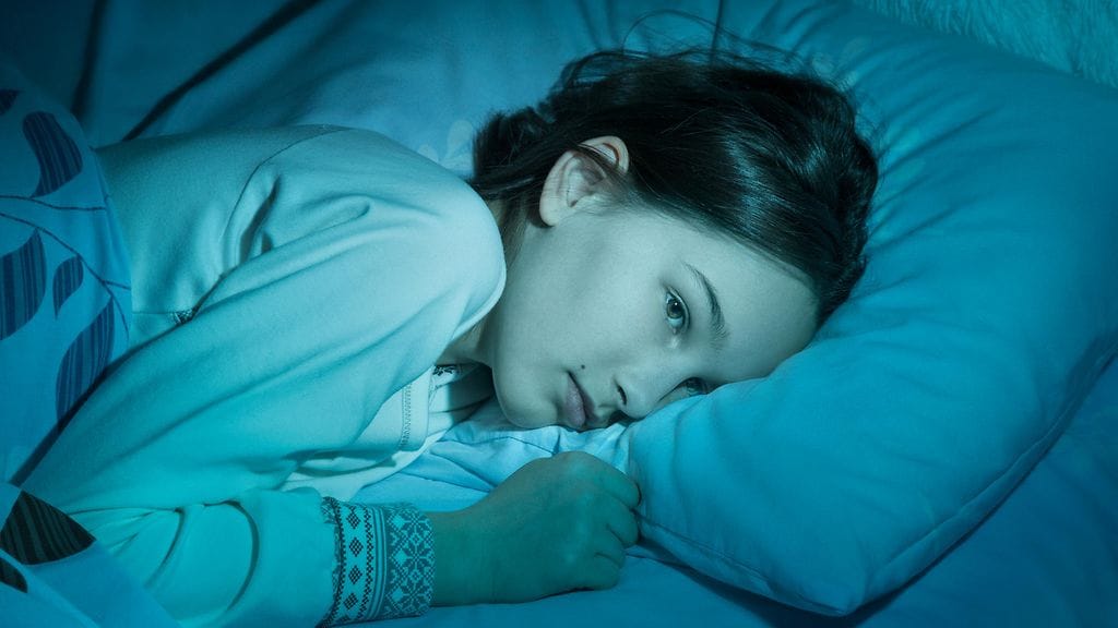 Tutkimuksen mukaan aikuisena unettomuudesta kärsivät etenkin lapset ja nuoret, jotka unitutkimusten perusteella nukkuivat lyhyitä eli alle 8-tuntisia yöunia. Kuvituskuva.