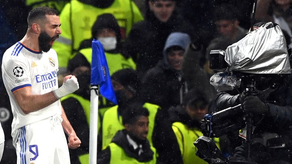 Real Madridin Karim Benzema iski kaksi maaliaan muutaman minuutin sisään Chelseaa vastaan.