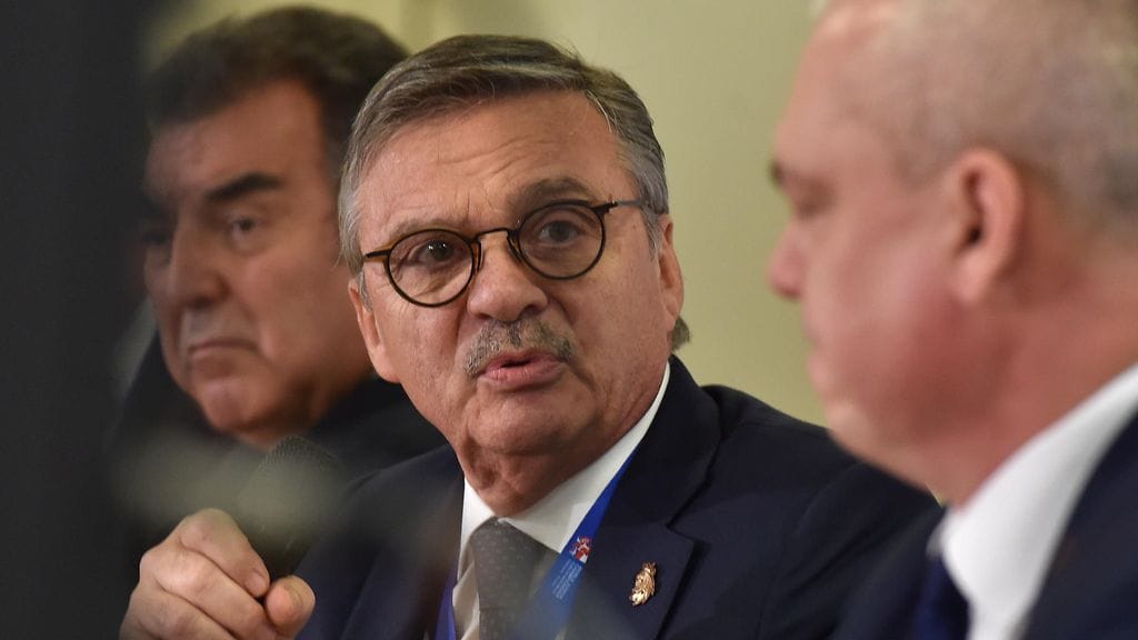 René Fasel oli matkannut Venäjään KHL-otteluun. Arkistokuva.