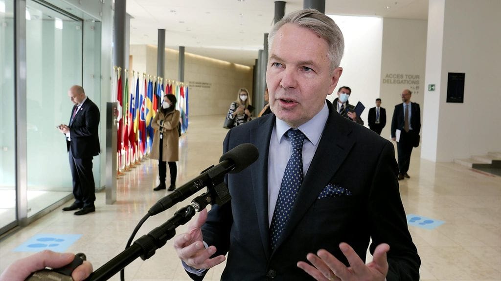 Ulkoministeri Pekka Haavisto (vihr.): "Odotettavissa on lisää taisteluja Itä-Ukrainassa, valitettavasti".