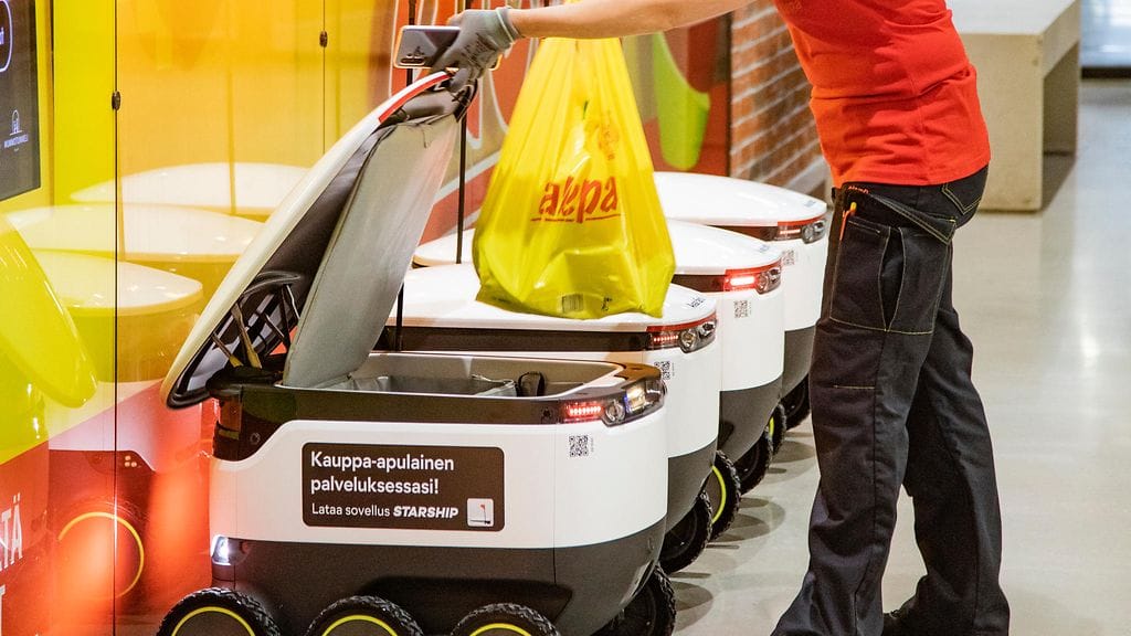 Monella paikkakunnalla kauppojen kuljetusrobotit ovat jo arkipäivää.