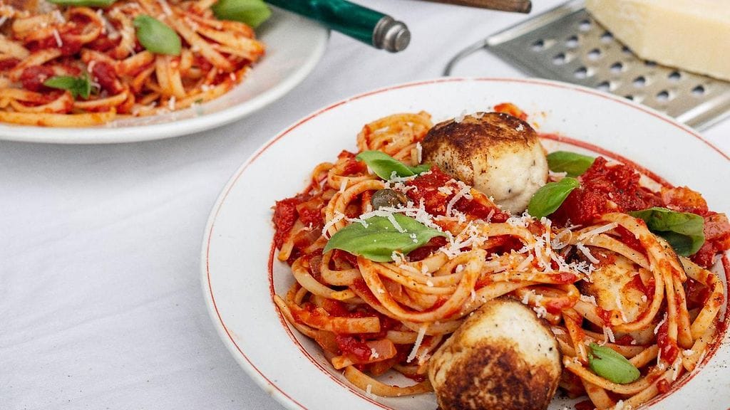 Ricottapilvet maistuvat pastan kera.