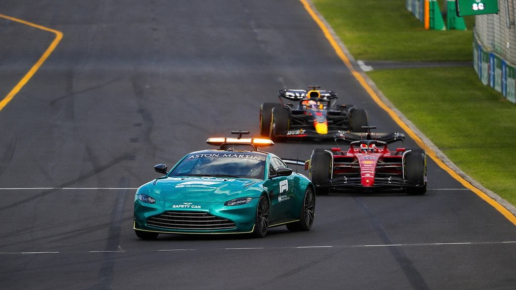 Australian GP:ssä turva-autona käytettiin ensimmäisen kerran tällä kaudella Aston Martin Vantagea.