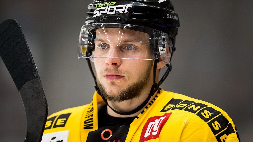 Mikko Nuutinen KalPan paidassa keväällä 2017.