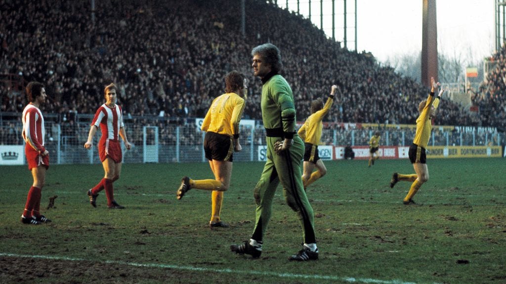 Wolfgang Fahrian 2. Bundesliigan ottelussa kaudella 1974-1975.