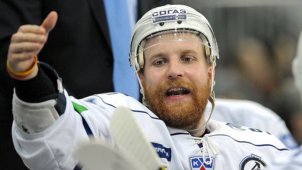 Leo Komarov viime kaudella KHL:ssä.