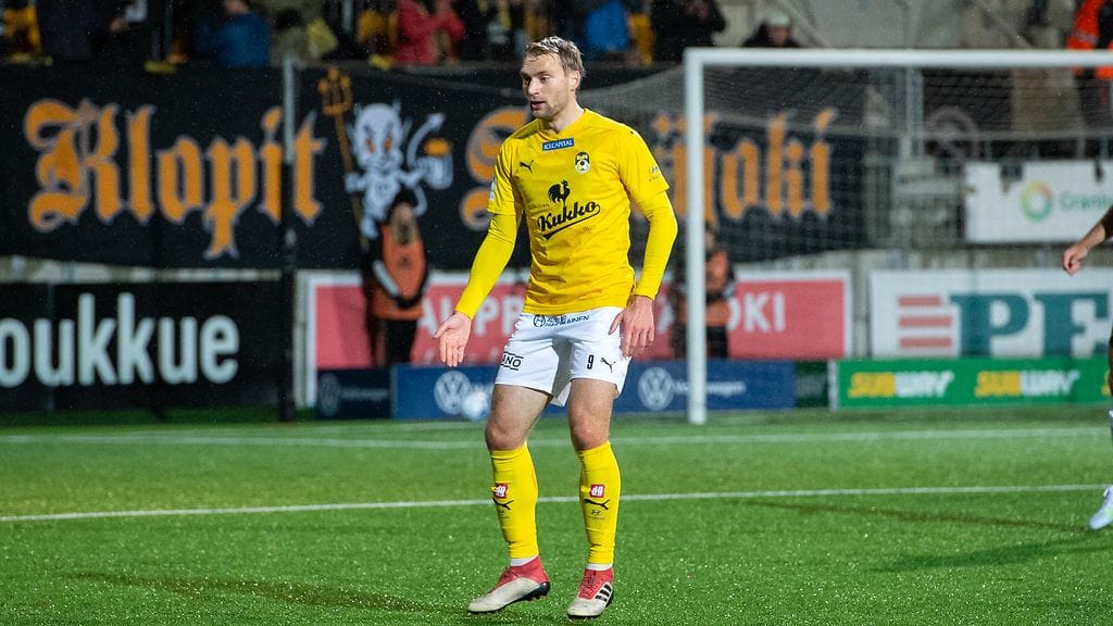 Tim Väyrynen laukoi KuPSin 1–0-maalin.