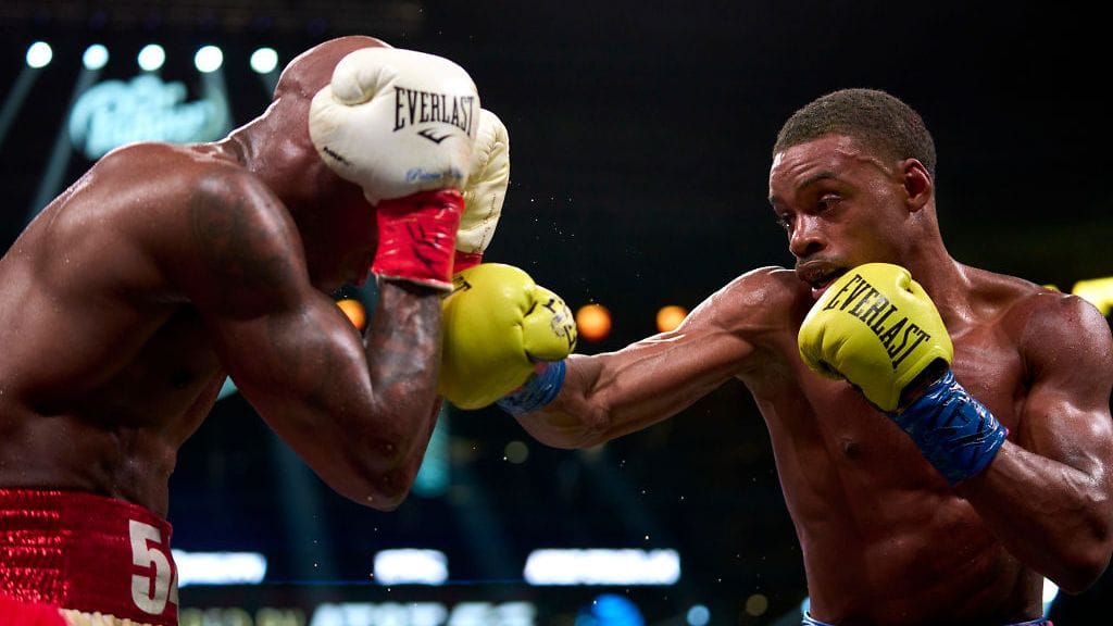 Errol Spence (oik.) pehmitti Yordenis Ugasin keskeytyskuntoon kymmenennessä erässä.