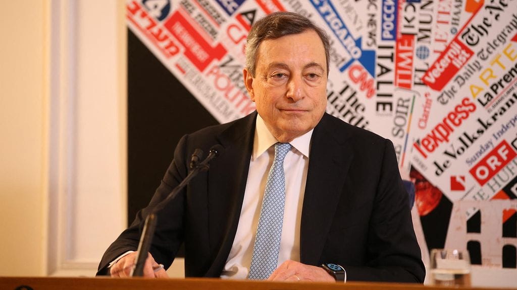 Italian väistyvä pääministeri Mario Draghi tiedotustilaisuudessa Roomassa 31. maaliskuuta.