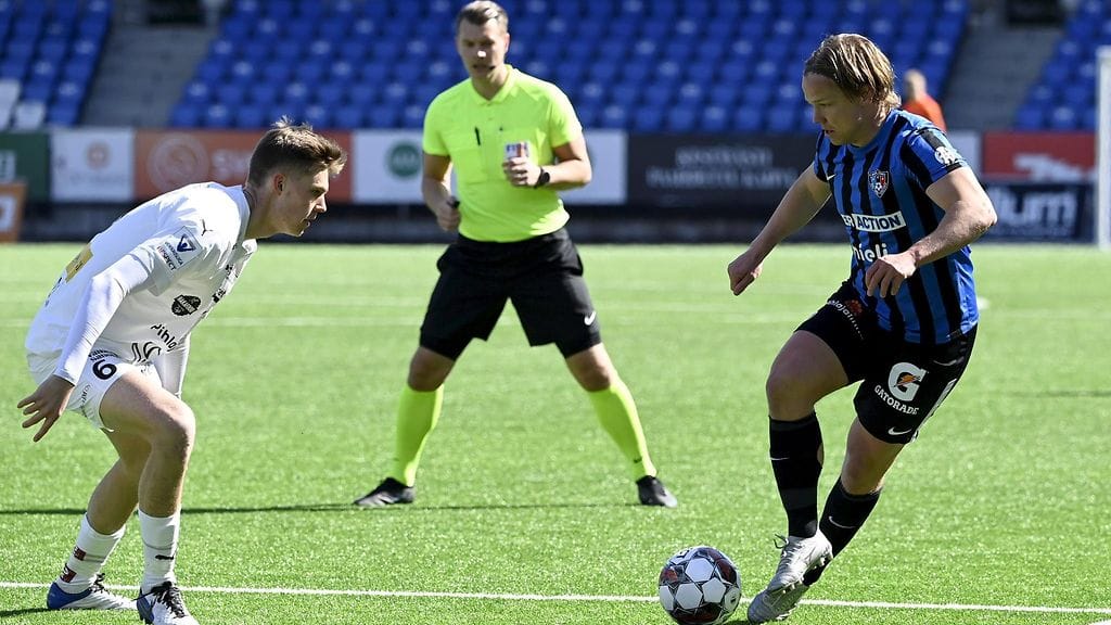 Petteri Forsell (oik.) ei ollut tyytyväinen Interin peliesitykseen.