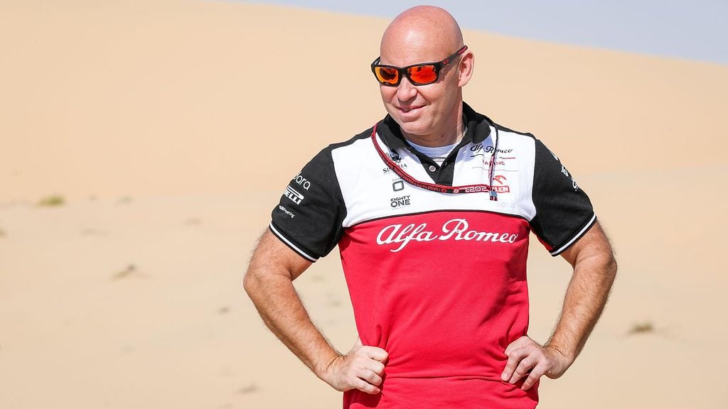 Mark Arnall siirtyi täksi kaudeksi Sebastian Vettelin kuntovalmentajaksi.