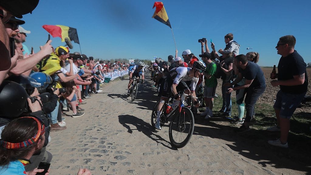 Yves Lampaertin Pariisi-Roubaix-kilpailu vesittyi kaatumisen seurauksena.