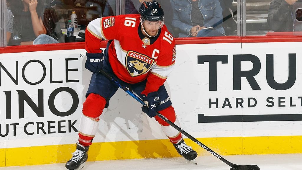 Aleksander Barkov tykitti hattutempun yön NHL-kierroksella.