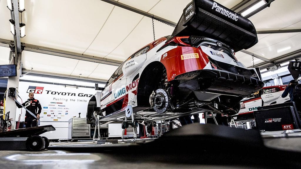 Kalle Rovanperän auto Kroatian MM-rallin huoltoparkissa.