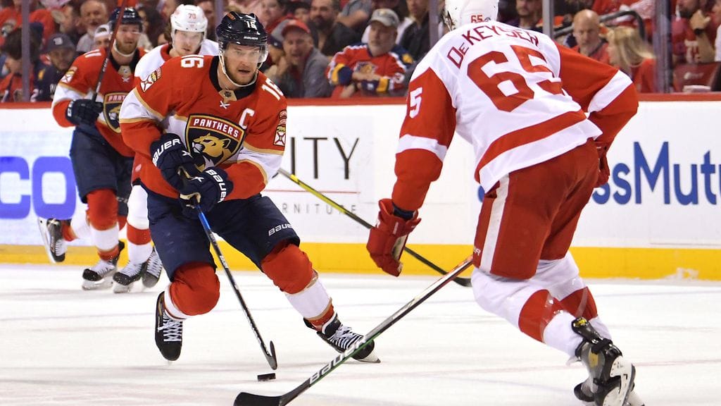 Aleksander Barkov (vas.) on löytänyt hurjan maalivireen.