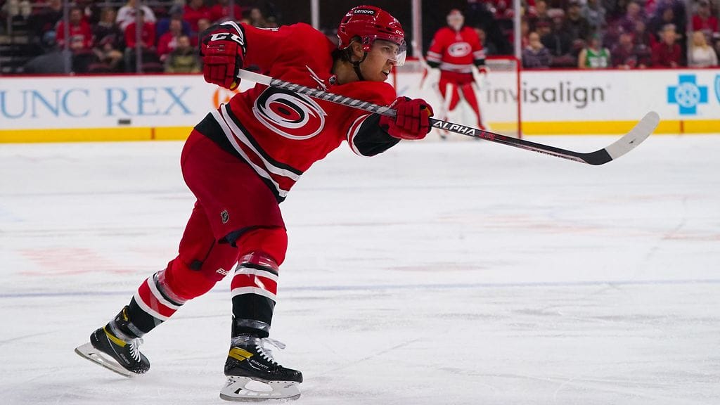 Carolina Hurricanesin Teuvo Teräväinen ihastutti treenikuvallaan.