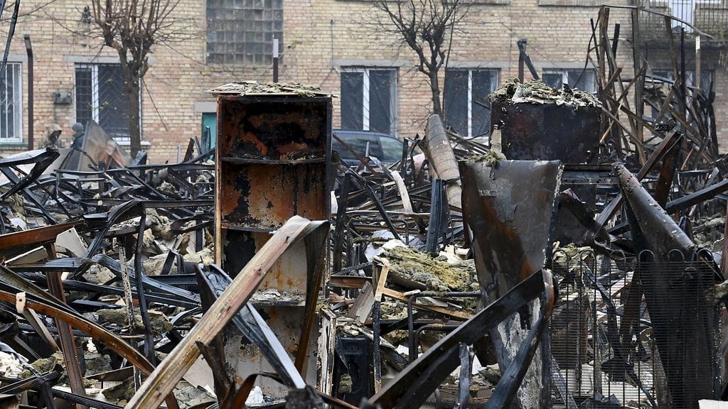 Sairaalan uudisrakennus tuhoutui Makarivissa Ukrainassa.