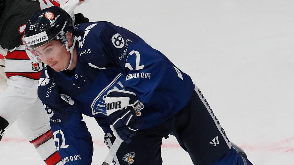 Arttu Pelli arkistokuvassa Leijonien paidassa aiemmin tällä kaudella.