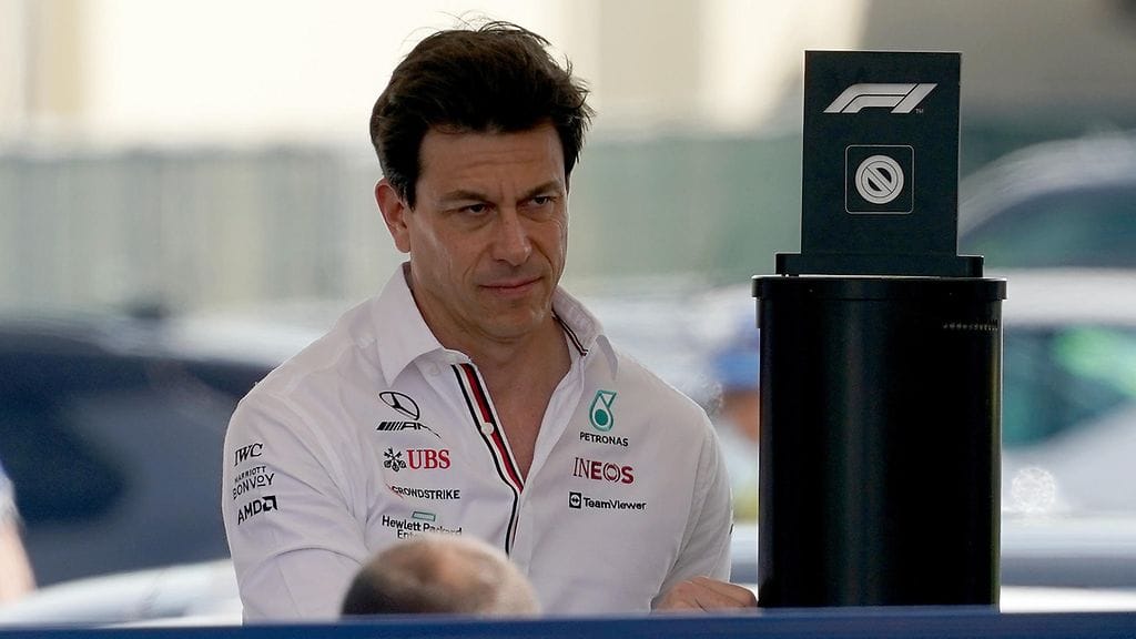 Toto Wolff ei ole tyytyväinen Mercedeksen tilanteeseen, mutta hän kiistää riitelyn Lewis Hamiltonin kanssa.