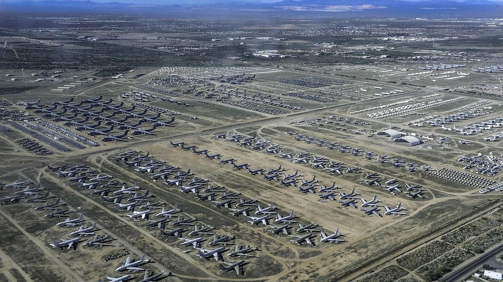 Yhdysvaltain ilmavoimien 309. Aerospace Maintenance and Regeneration Group (AMARG) varastoi Tusconissa Arizonassa tällä hetkellä noin 3 100 sotilaslentokonetta.