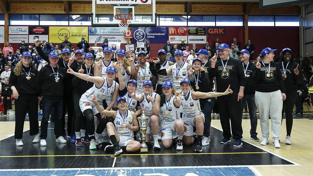 Peli-Karhut voitti neljännen peräkkäisen mestaruutensa kaatamalla Kouvottaret finaalisarjassa voitoin 3-1.