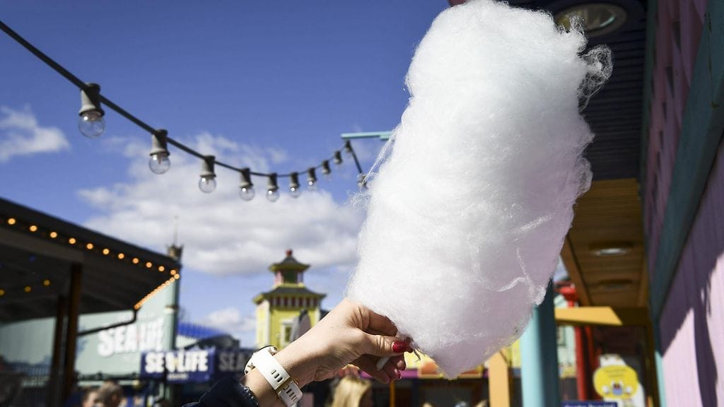 Huvipuistot avaavat lähiaikoina porttinsa kesälle.