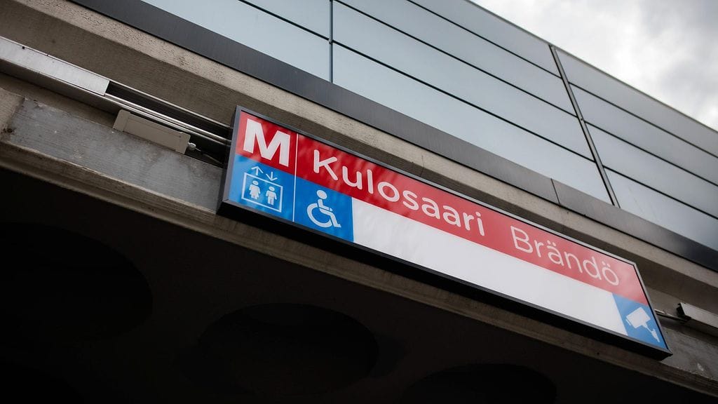 Metro on osunut laiturilla olleeseen ihmiseen Helsingin Kulosaaressa, kertoo pelastuslaitos. Kuvituskuva.