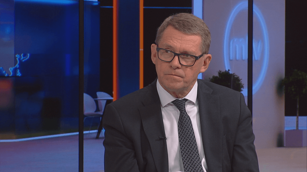 Eduskunnan puhemies Matti Vanhanen (kesk.) kommentoi MTV:n Uutisextran haastattelussa  toiveitaan Ahvenanmaan puolustamisesta.