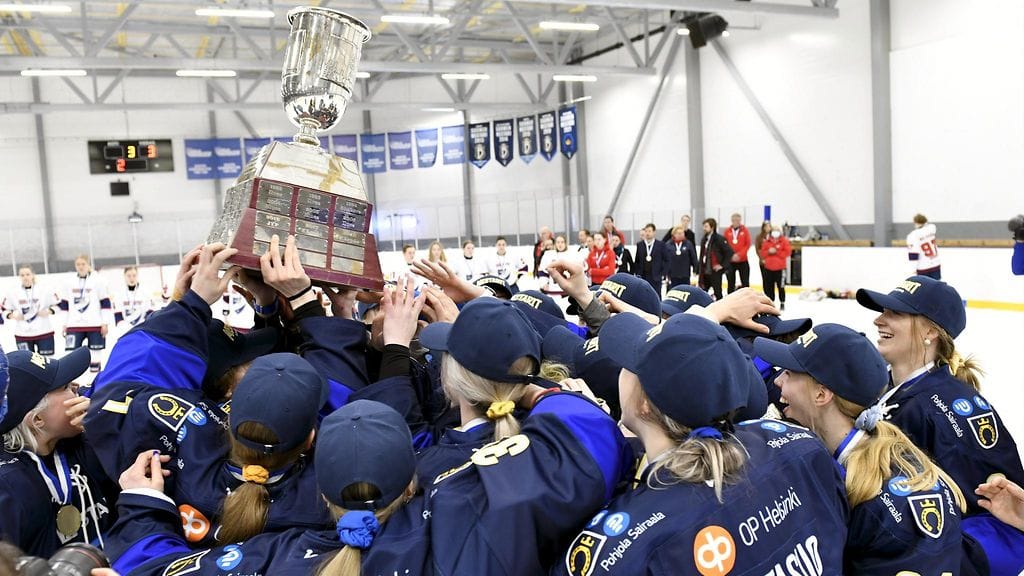 Kiekko-Espoo juhli naisten mestaruutta tällä kaudella.