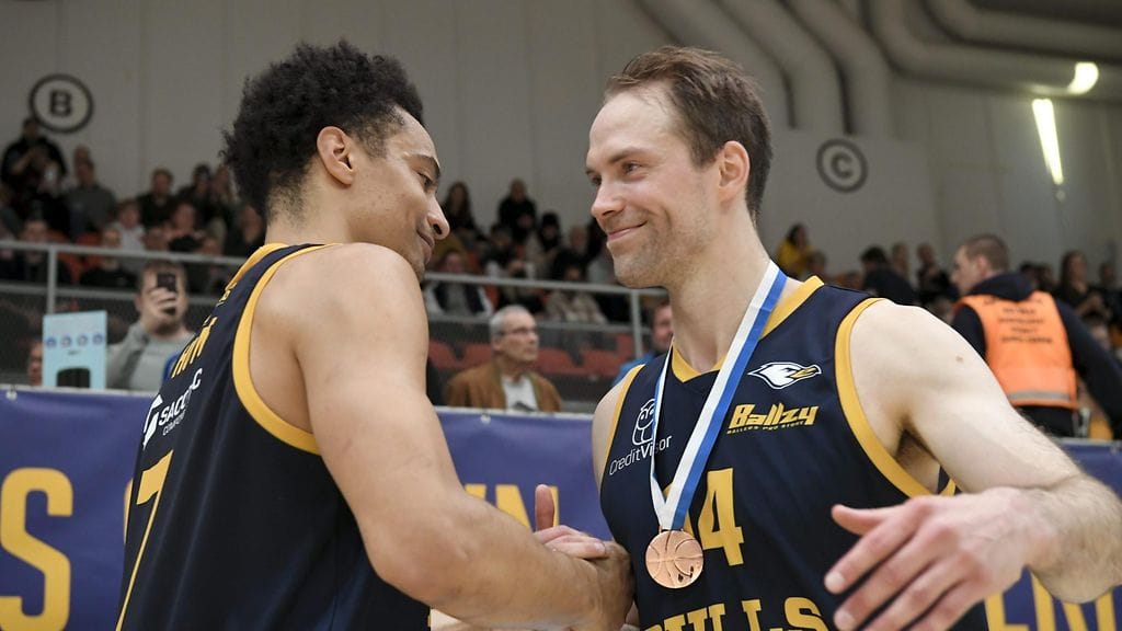 Shawn Huffin ja Petteri Koposen seurajoukkueurat tulivat päätökseen.