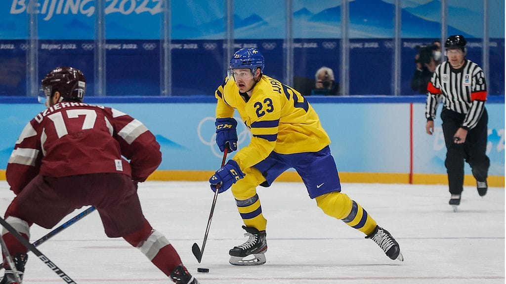 Lucas Wallmark nähtii Ruotsin paidassa Pekingin olympialaisissa. Hän tavoittelee paikkaa Ruotsin maajoukkueessa myös Suomessa toukokuussa pelattaviin MM-kisoihin.