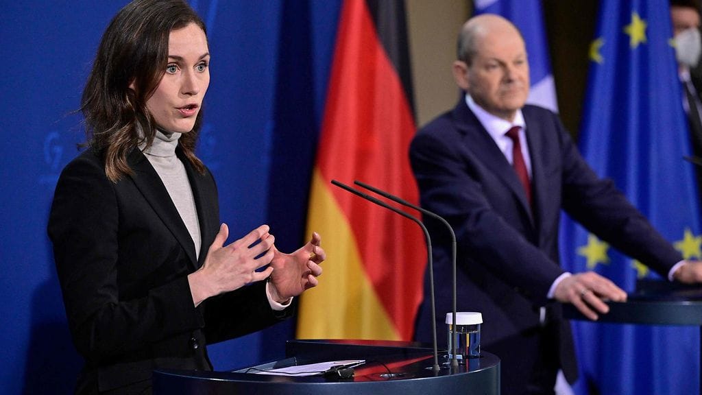 Pääministeri Sanna Marin (sd.) on ollut energiayhtiö Uniperista yhteydessä Saksan liittokansleri Olaf Scholziin jo viikonloppuna.