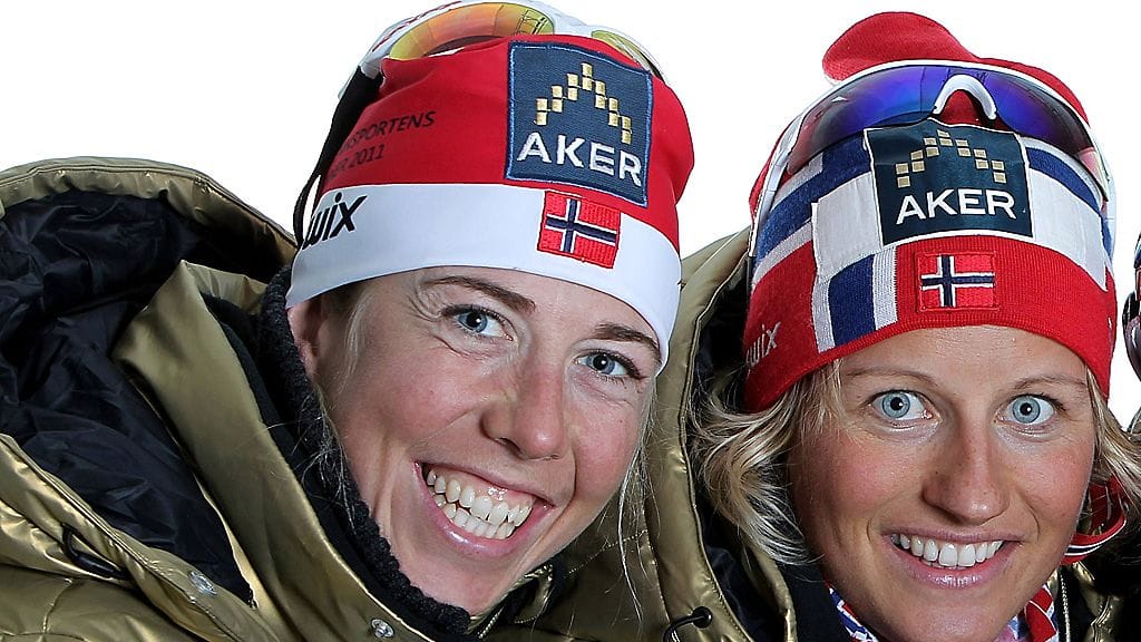 Kristin Steira (vas.) ja Vibeke Skofterud riisuivat puhtaan urheilun puolesta.