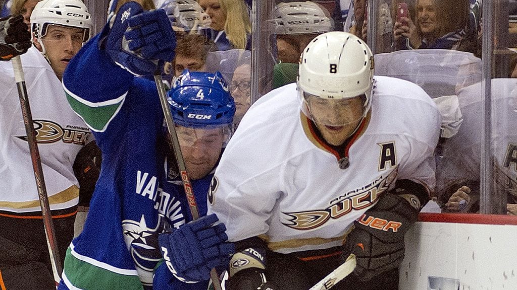 Teemu Selänne oli yön ottelussa pitelemätön.