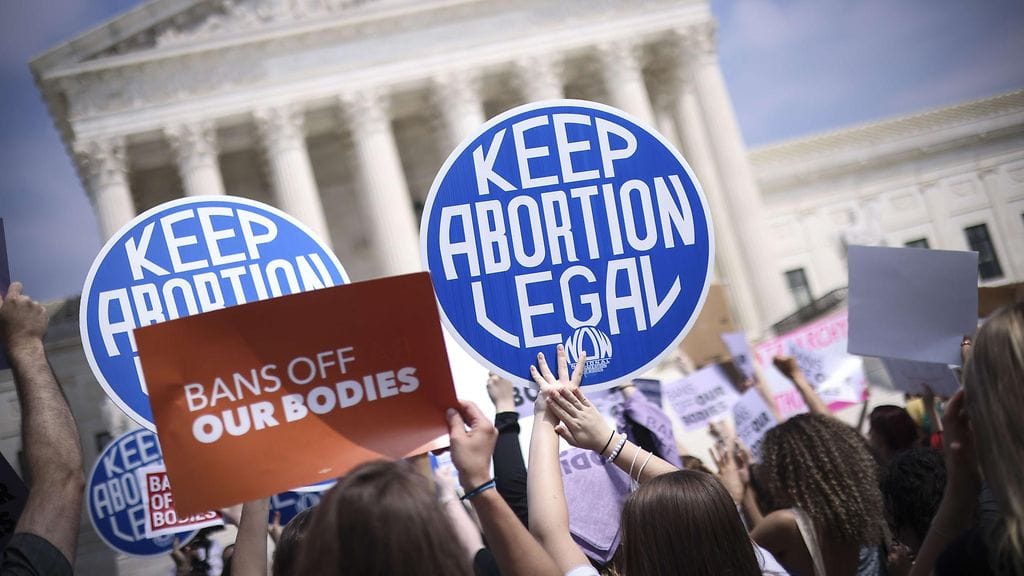 Mielenosoitus aborttioikeuksien puolesta Yhdysvalloissa toukokuussa 2022.