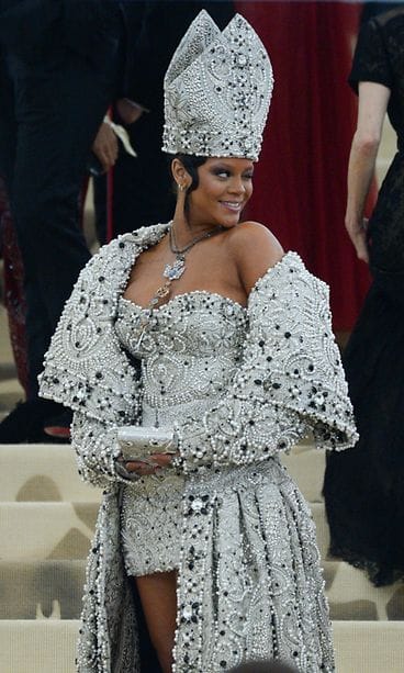 AOP Rihanna Met gala (1)