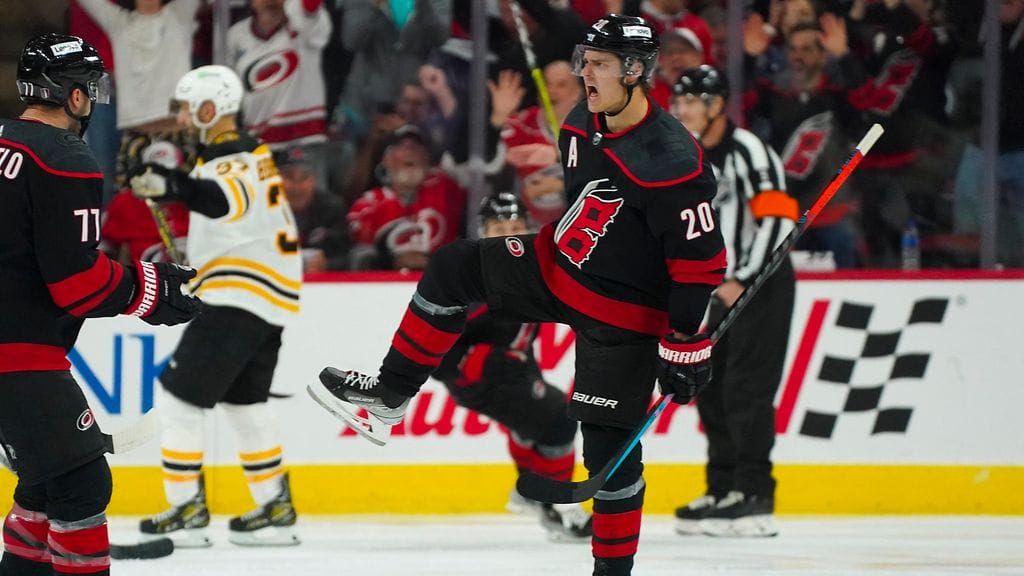 Sebastian Aho iski kaksi maalia Carolinan kaadettua Bostonin 5-2.