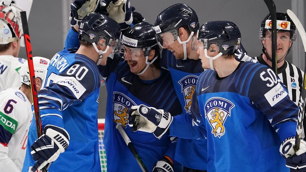 Saku Mäenalanen (vas.), Hannes Björninen ja Marko Anttila muodostavat kovan nelosketjun.