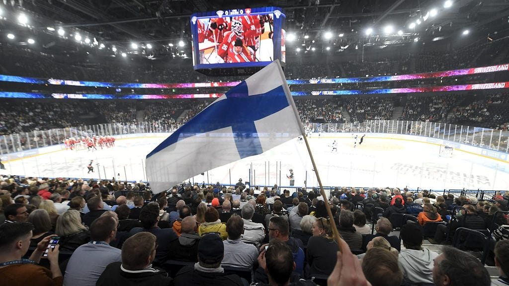 Leijonat faneja MM-kisojen päänäyttämöllä Nokia Arenassa Sveitsi-ottelussa torstaina.