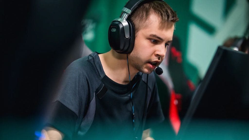 Cloud9:n Dimitri "sh1ro" Sokolov kiistää, että hänen uudessa nimikirjoituksessaan olisi Venäjän sotaa tukeva piiloviesti.