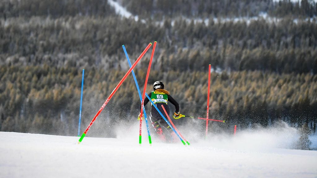 Rosa Pohjolainen keräsi viime kaudella parhaana suomalaisena alppihiihtäjänä 25 maailmancupin pistettä.