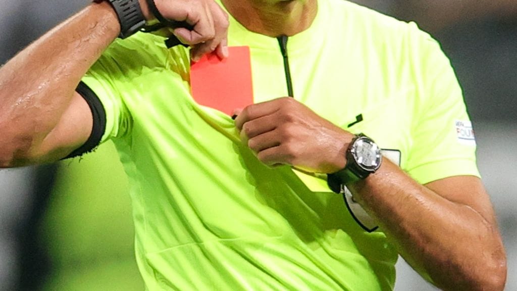 Shirley Caicedo potkaisi tuomaria arkaan paikkaan saatuaan punaisen kortin. Kuvituskuva.