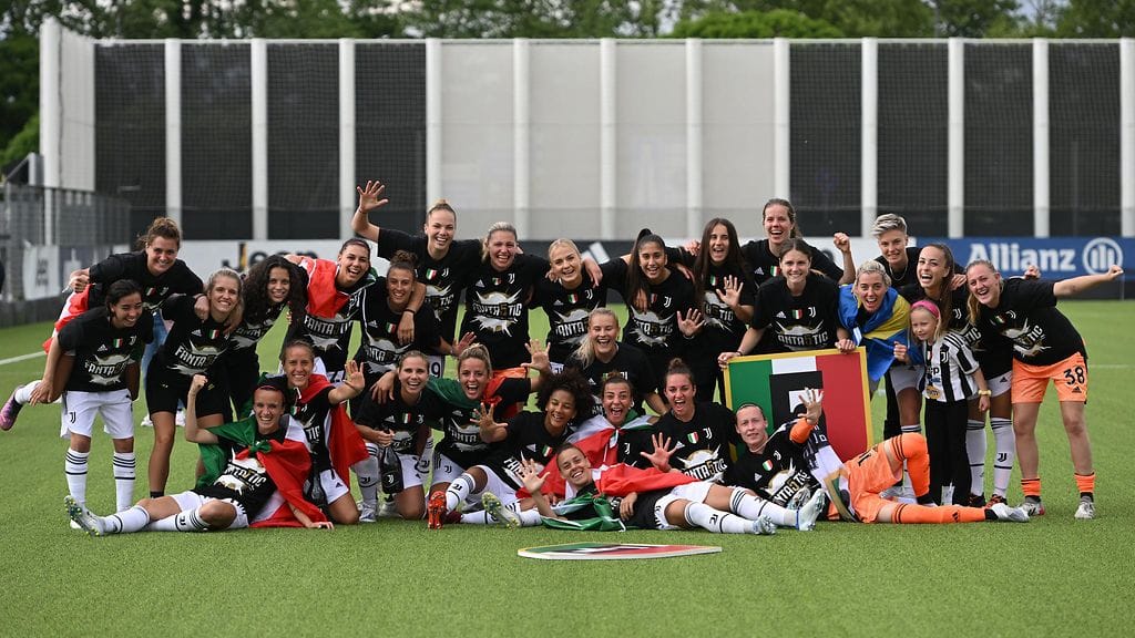 Tuija Hyyrynen ja Juventus juhlii tällä kaudella Italian mestaruutta.