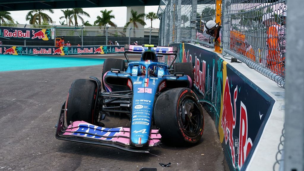 Esteban Ocon oli jo toinen F1-kuski, joka satutti itsensä Miamin radan mutkan 13 betoniseinään.