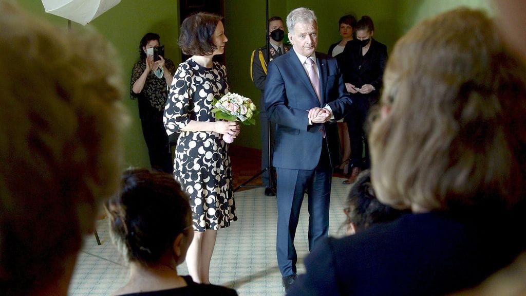 Presidentti Sauli Niinistö ja puoliso Jenni Haukio valtakunnallisessa äitienpäiväjuhlassa Säätytalolla Helsingissä.