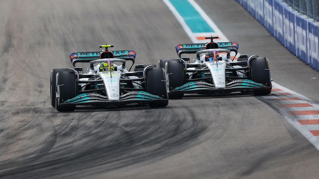 Lewis Hamilton ei pystynyt pidättelemään tallikaveriaan George Russellia Miamin GP:ssä.