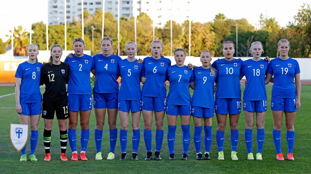 Suomen alle 17-vuotiaiden tyttöjen maajoukkue päätti EM-turnauksensa voittoon. Kuvassa joukkue Saksaa vastaan pelatussa EM-karsintaottelussa.