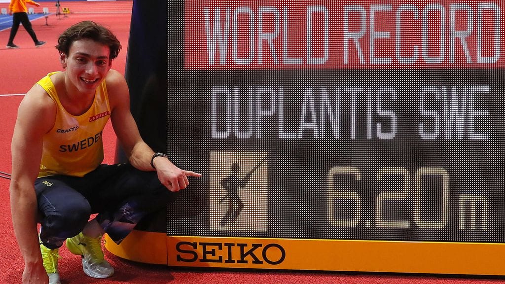 Armand Duplantis hyppäsi maaliskuussa seiväshypyn uuden maailmanennätyksen.