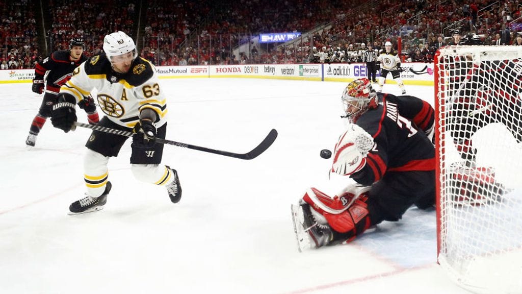 Antti Raanta pysäytti 33 laukausta Carolinan 5-1-voitossa Bostonista.